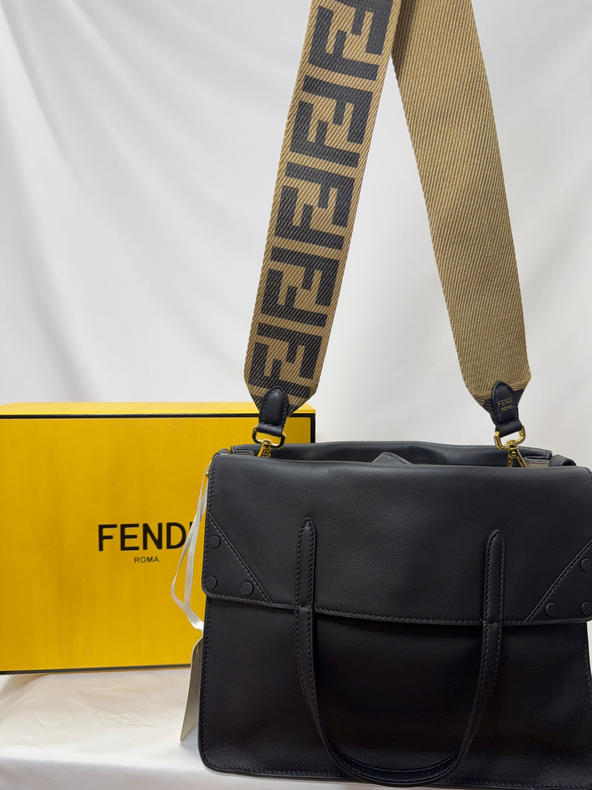 Fendi Flip Large Bag W Straps-10/10 Condition