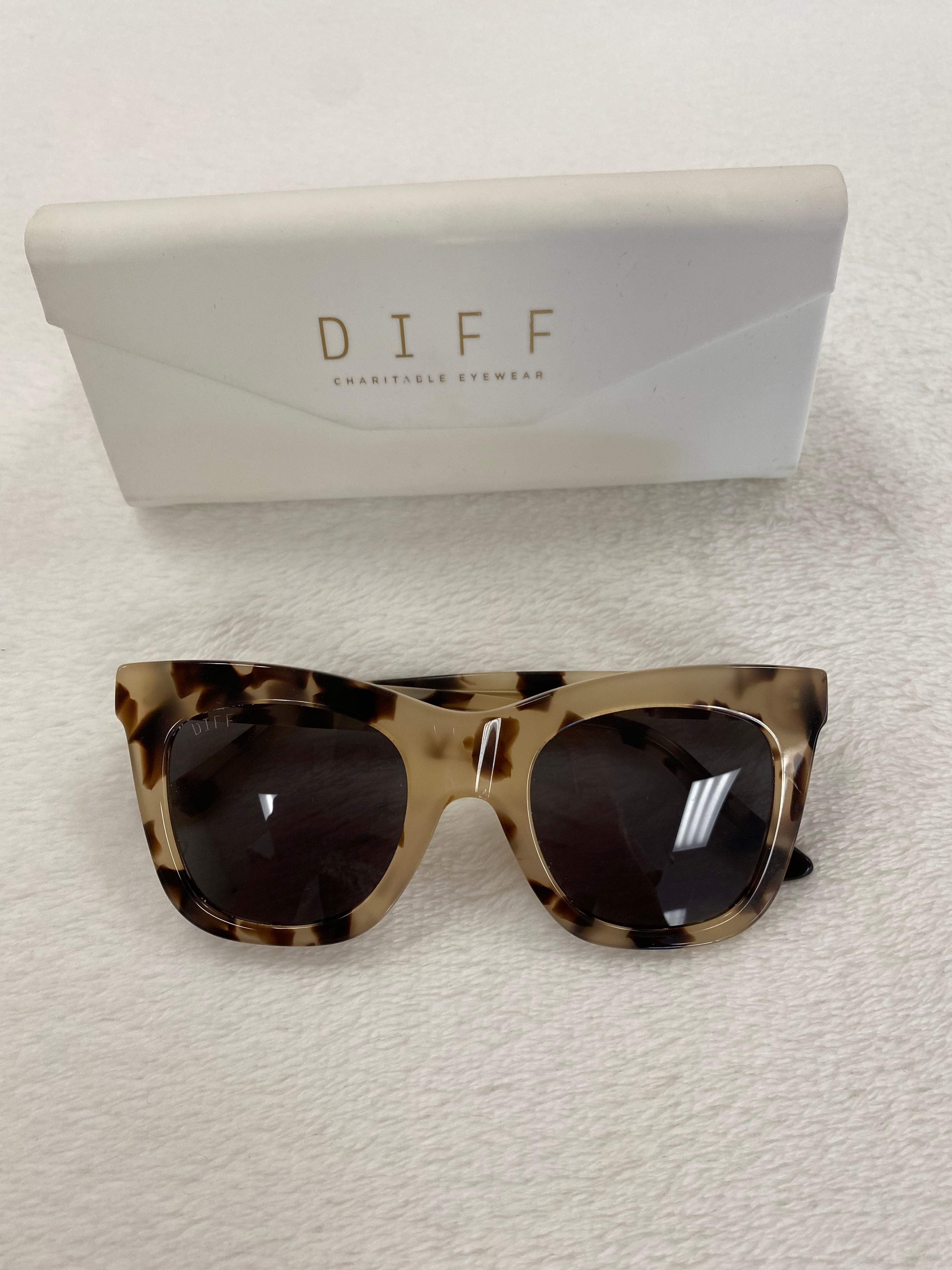 DIFF light tortise shell sunglasses