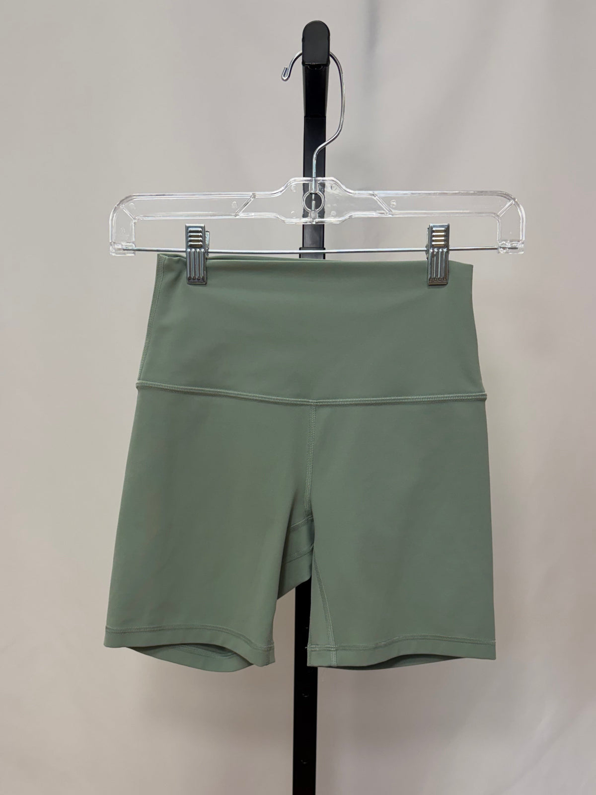 Lululemon sage biker shorts size 4 gently-used