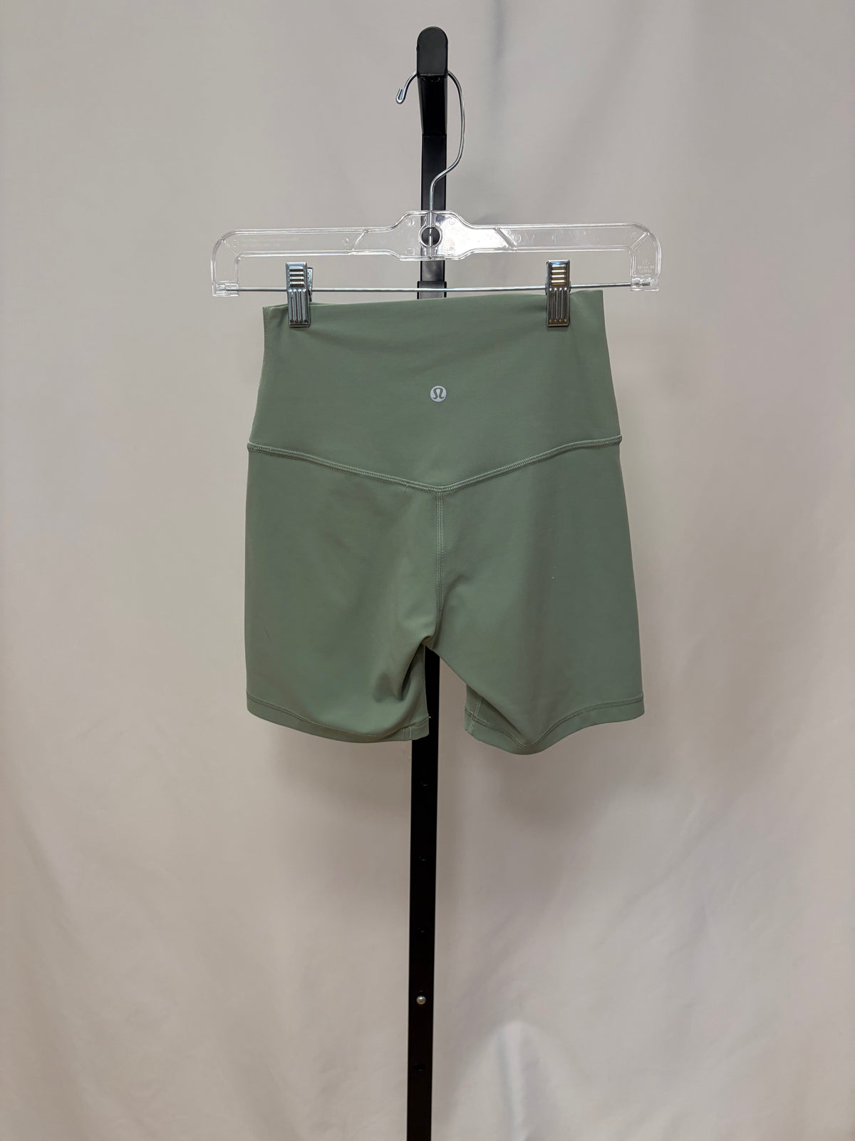 Lululemon sage biker shorts size 4 gently-used