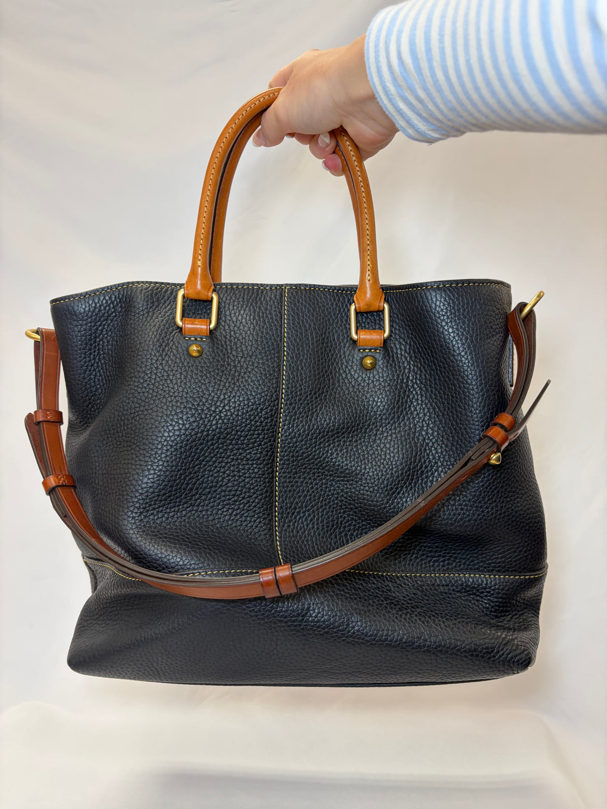 Dooney & Bourke black pebbled leather handbag gently-used