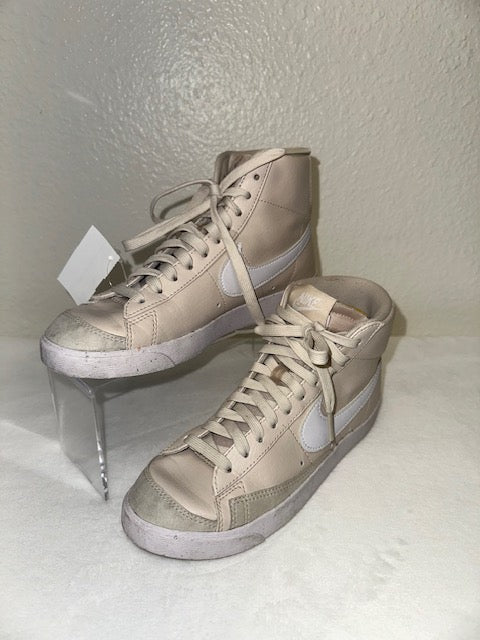 Nike Beige Hightop sneaks size 7