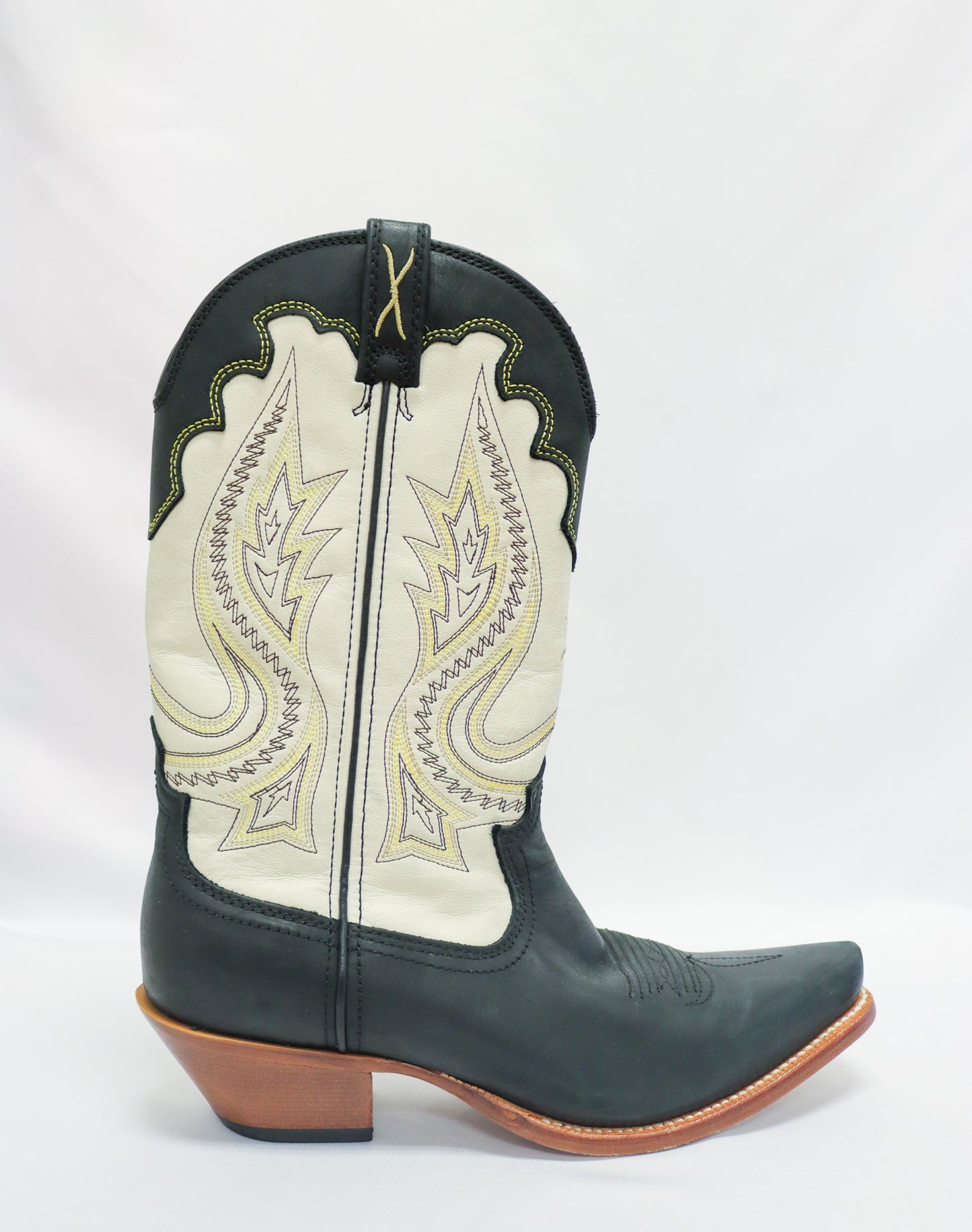 Twisted X Black/White Boots Size 8.5