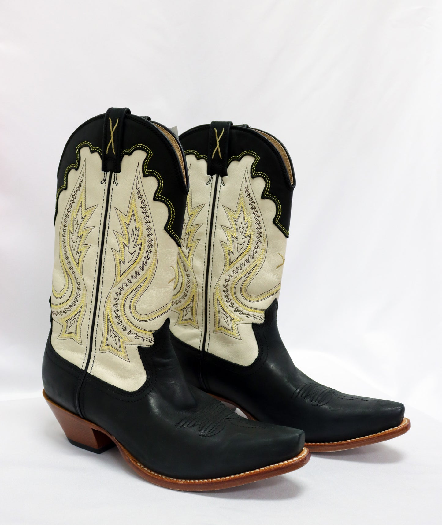 Twisted X Black/White Boots Size 8.5