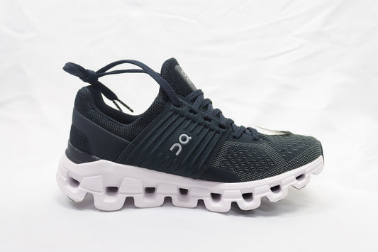 ONCLOUD Black Snekers Size 5.5 NWT + Box
