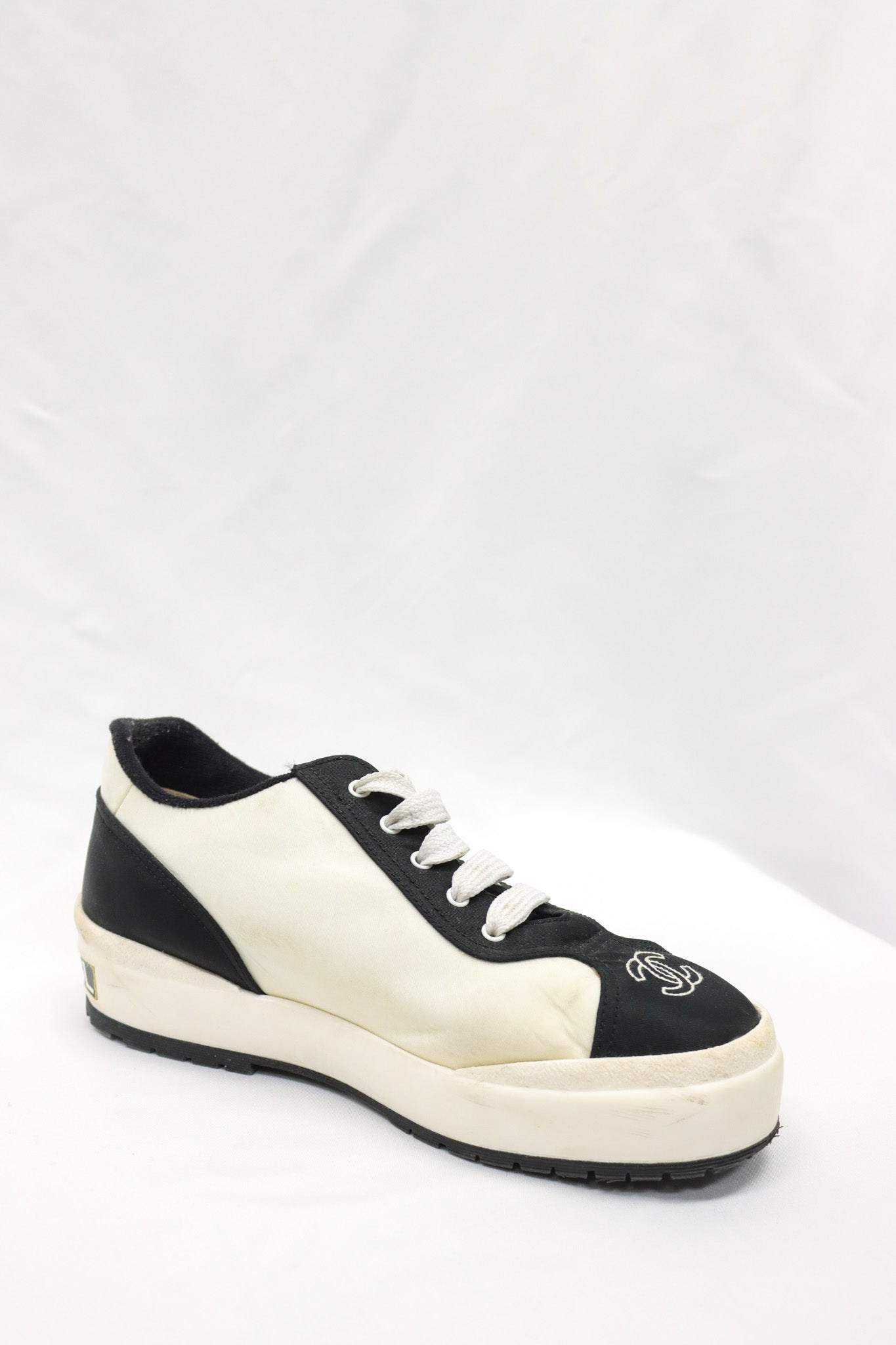 Chanel BLK/WHT Shoes Size 38
