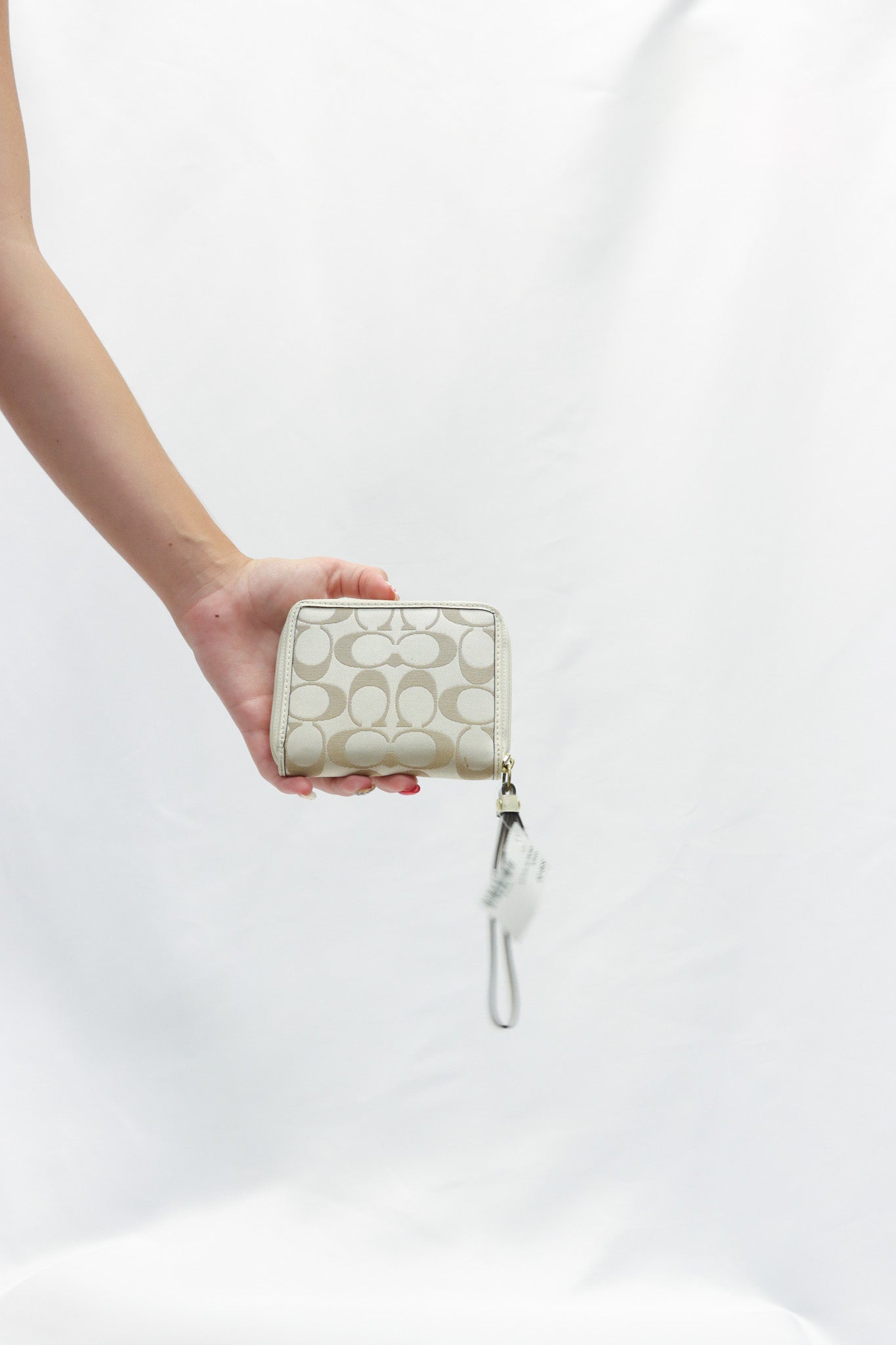 Coach Creme Zip Wallet