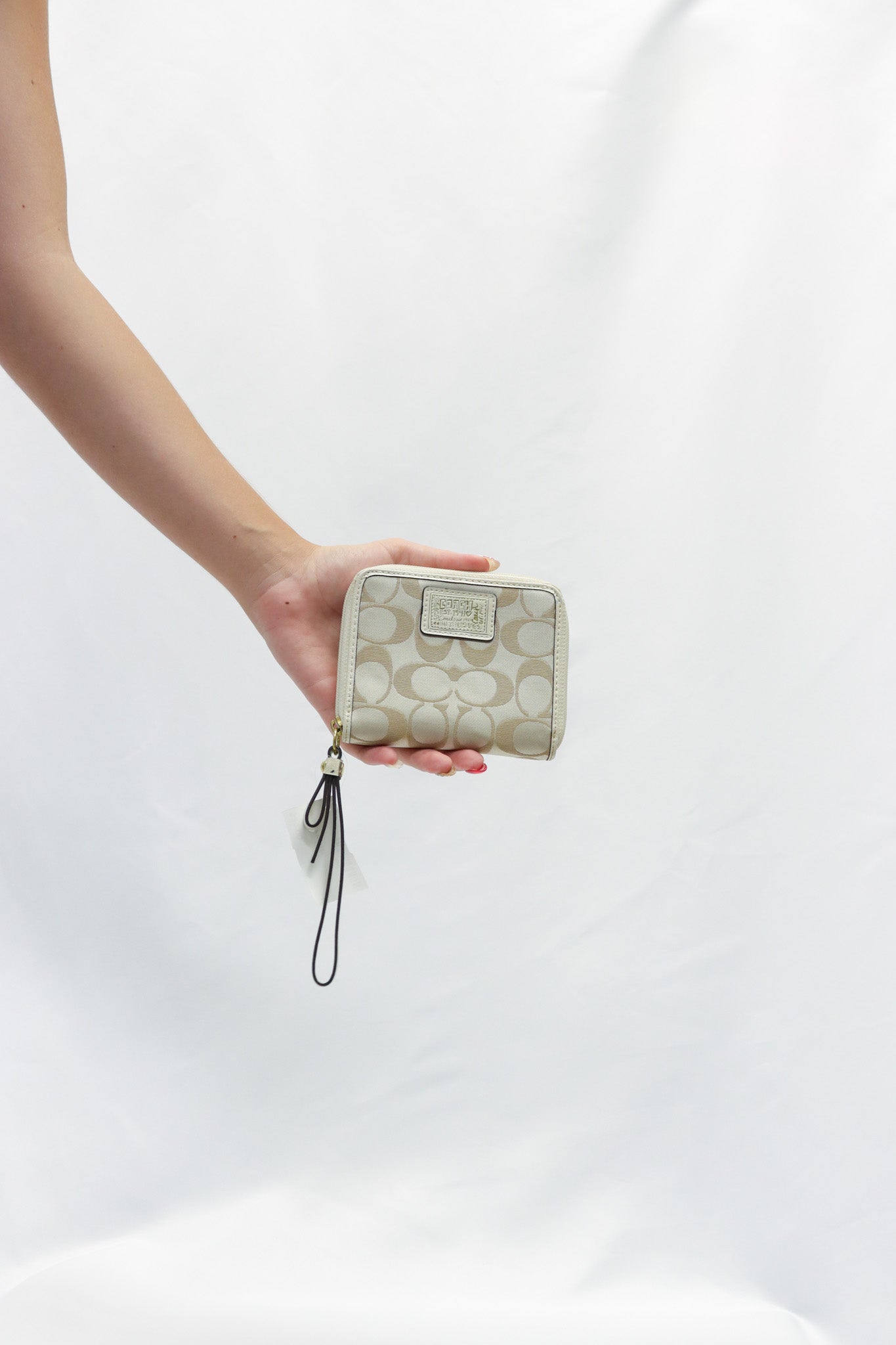 Coach Creme Zip Wallet